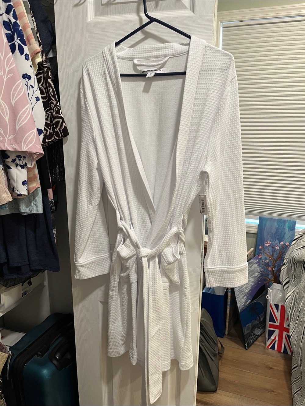 Amazon Essentials Women's White Waffle Robe with Self-Tie Belt